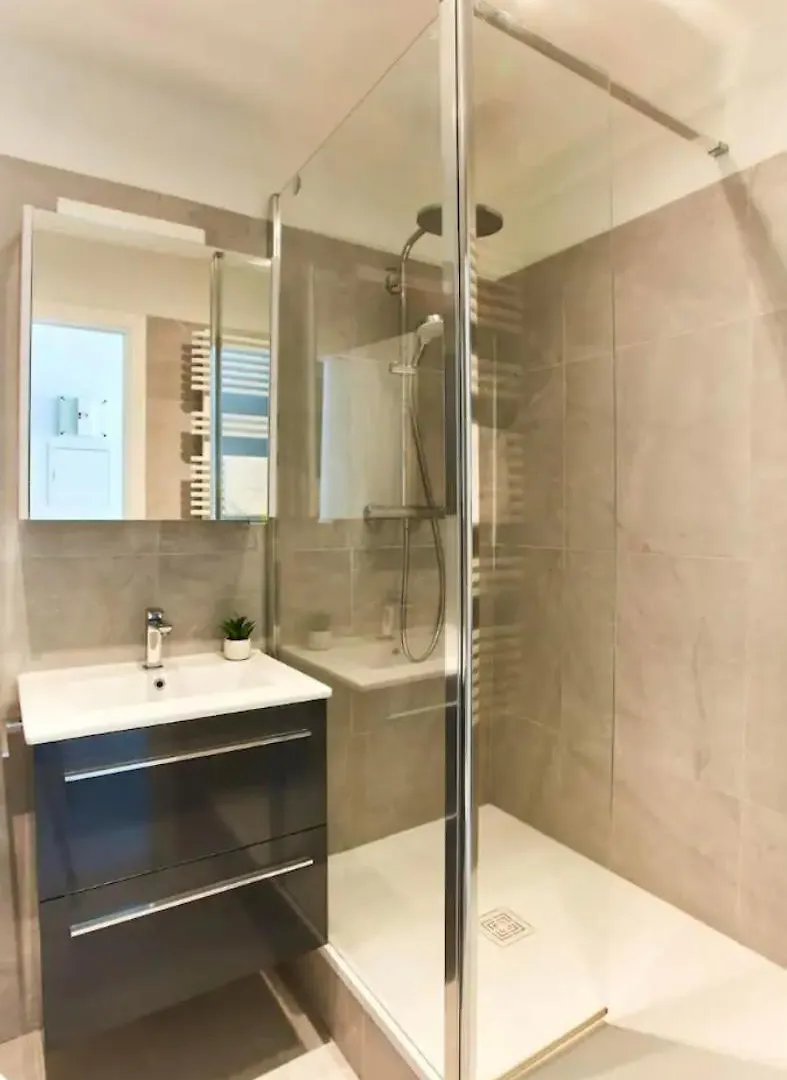 Modern 1Br By Parc Monceau Διαμέρισμα Παρίσι 0*,